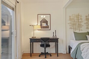 1 bedroom, iron/ironing board, WiFi, bed sheets - Serene 1-bedroom house close to charming downtown Lodi (Lodi)