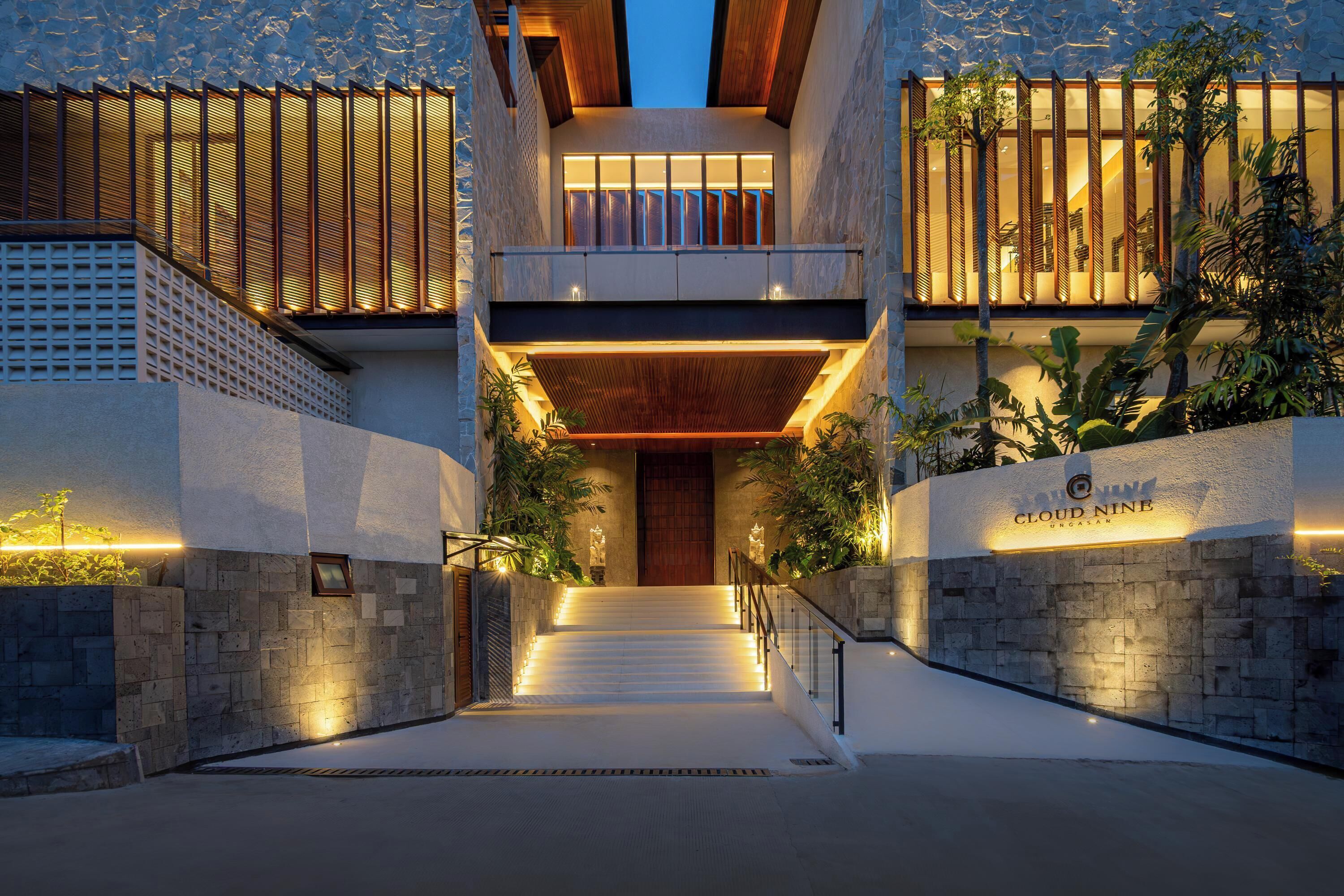 Pintu masuk properti