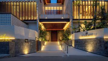 Pintu masuk properti