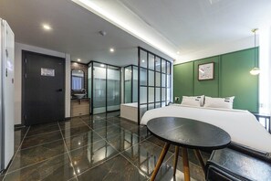 Suite, Stadtblick | Schreibtisch, laptopgeeigneter Arbeitsplatz, Verdunkelungsvorhänge