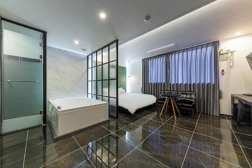 Brown Dot Hotel Jinjuseong