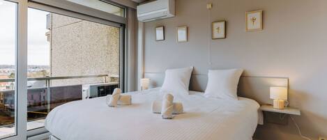 2 bedrooms, travel cot, free WiFi