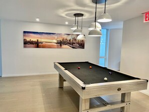 Unclassified image, 5 of 14, button - 1 BR + King bed.Near Grand Central Station. W/D in unit with free Gym and lounge (New York)