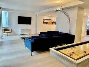 Unclassified image, 2 of 14, button - 1 BR + King bed.Near Grand Central Station. W/D in unit with free Gym and lounge (New York)