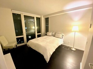 Iron/ironing board, WiFi, bed sheets