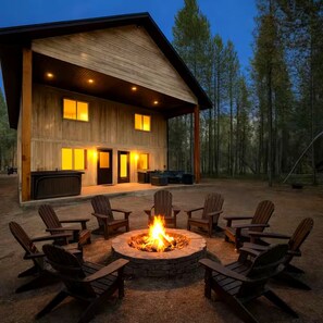 Terrace/patio - Lasting Pines Lodge+AC+WIFI+HotTub+Sauna+20MinstoYNP (Island Park)