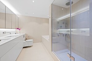 House - Modern Fitzrovia 2BR With Large Balcony AC (London)