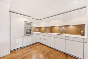 House - Modern Fitzrovia 2BR With Large Balcony AC (London)