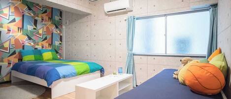 Iron/ironing board, free WiFi, bed sheets