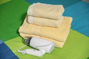 Hair dryer, towels, soap, toilet paper - Cozy Modern Apartment | Walk to Tanimachi & Easy Access to Namba & Osaka Castle (Osaka-cty,Tennoujiku,Shimizudani-chou)