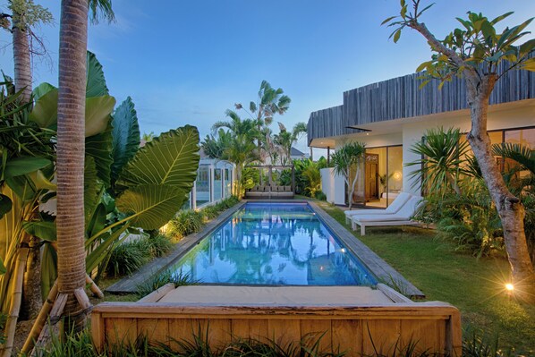 Outdoor pool - Stunning 4bdrs villa with rice field views (Kuta Utara)