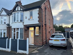 Exterior - Derby house - perfect for contractors/groups (Derby)