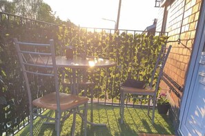 Outdoor dining - 1-Bed Apt, Sleeps 4, Old Trafford Nearby (Manchester)