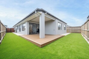 Exterior - Bella Brand New Modern Stylish 4BR Home (Clyde)