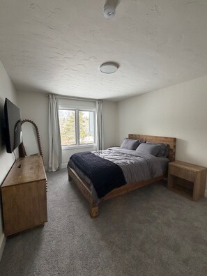 5 bedrooms, desk, free WiFi, bed sheets - Modern Mountain Estate l 5BR_2.5BA l Bonus Great Room l 3 Car Garage l Sleeps 12 (Frisco)