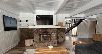 Modern Mountain Estate l 5BR_2.5BA l Bonus Great Room l 3 Car Garage l Sleeps 12