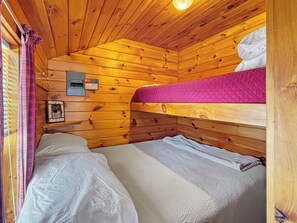 2 makuuhuonetta, ilmainen Wi-Fi, vuodevaatteet