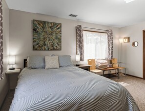 3 bedrooms, free WiFi, bed sheets - Experience comfort at Ludington's Bed & Beach (Ludington)