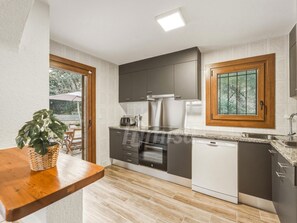 Fridge, oven, dishwasher, coffee/tea maker - Villa Altavista, Calonge - Costa Brava (Calonge)