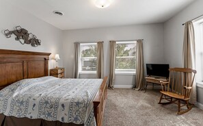 Room - Ludington STRAM - Unit 202, a cozy 2-bedroom retreat (Ludington)