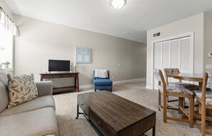 Living area - Ludington STRAM - Unit 202, a cozy 2-bedroom retreat (Ludington)