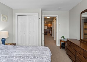 Room - Condo in downtown Ludington, perfect for a cozy getaway. (Ludington)