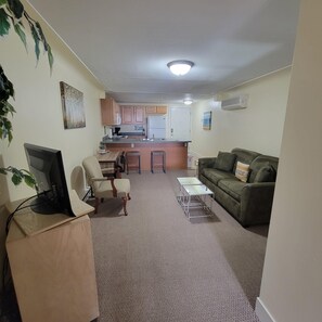 Living area - Downtown condo in Ludington, perfect for a cozy getaway! (Ludington)