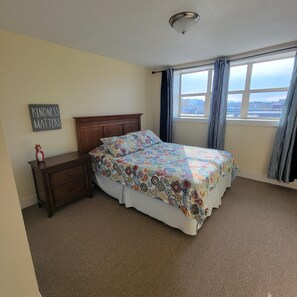 Room - Downtown condo in Ludington, perfect for a cozy getaway! (Ludington)