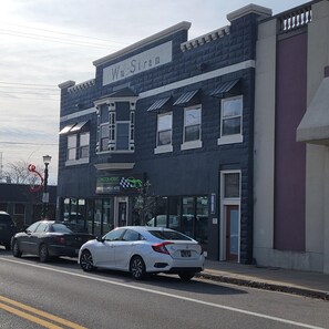 Parking - Downtown Condo in Ludington - Romantic & Cozy (Ludington)