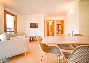 Dining - Fabulous 3-bedroom apartment in charming Soldeu for your getaway (Soldeu)
