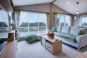 Unclassified image, 2 of 40, button - Carn Springs Lodge - 3 Bed - Devonshire Dr - Tenby (Tenby)