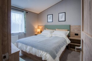 WiFi, bed sheets - Carn Springs Lodge - 3 Bed - Devonshire Dr - Tenby (Tenby)