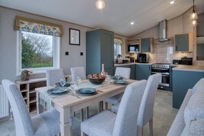 Unclassified image, 5 of 40, button - Carn Springs Lodge - 3 Bed - Devonshire Dr - Tenby (Tenby)