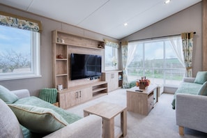 Unclassified image, 4 of 40, button - Carn Springs Lodge - 3 Bed - Devonshire Dr - Tenby (Tenby)