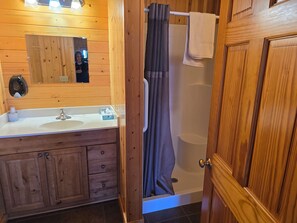 Shower - Cozy Lutsen Cabin - Steps from Lake Superior! (Lutsen)