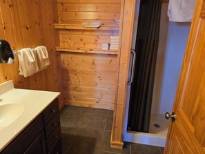 Shower - Lake Superior Log Cabin - Wake up to Waves! (Lutsen)