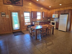 Private kitchen - Lake Superior Log Cabin - Wake up to Waves! (Lutsen)