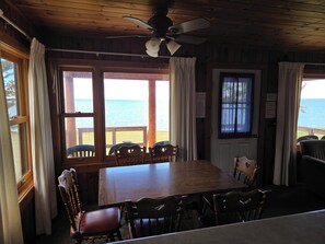 Dining - Lake Superior Log Cabin - Wave Watching Delight! (Lutsen)