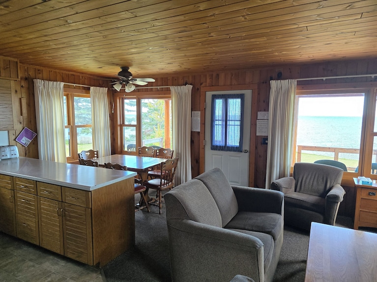 Lake Superior Log Cabin - Wave Watching Delight! - Lutsen, MN