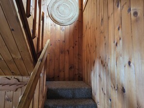 Interior - Lake Superior Log Cabin - Wave Watching Delight! (Lutsen)