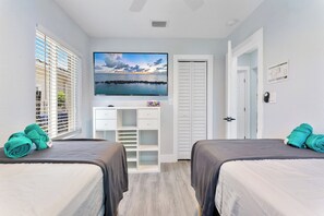 3 bedrooms, iron/ironing board, WiFi, bed sheets - 3BR 2BA Middle River Palm House in Fort Lauderdale (Fort Lauderdale)