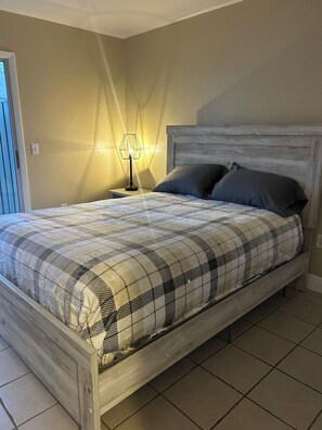 2 bedrooms, in-room safe, free WiFi, bed sheets - Sweet 2 Bed/ 2 bath 5 mins to Siesta Key Beach. Prime location near everything (Sarasota)