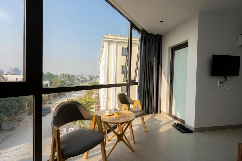 Estudio básico, balcón, vistas a la ciudad | Interior