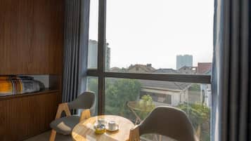 Basic-Studio, Balkon, Stadtblick | Innenbereich