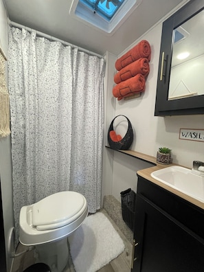 Shower, towels, soap, toilet paper - Welcome to Cozy by the Coast! Just steps from the beach, ocean is calling you! (Surfside Beach)