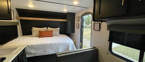 1 bedroom, bed sheets