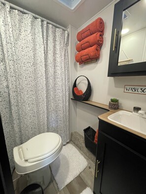 Shower, towels, soap, toilet paper - Welcome to Cozy by the Coast! Just steps from the beach, ocean is calling you! (Surfside Beach)