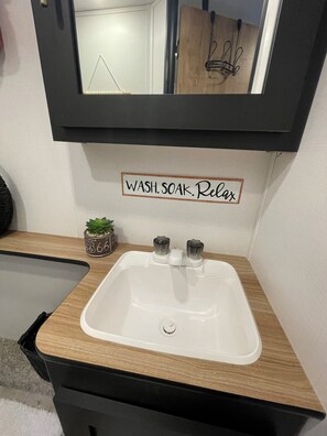 Dutxa, tovalloles, sabó i paper higiènic 