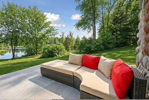 Pigeon Retreat Firepit Playset Dock