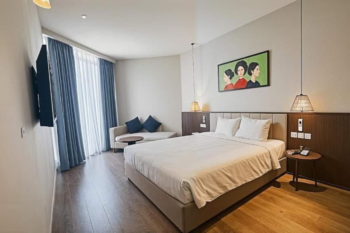 Deluxe Double Room, Sea View | In-room safe, soundproofing, iron/ironing board, free WiFi